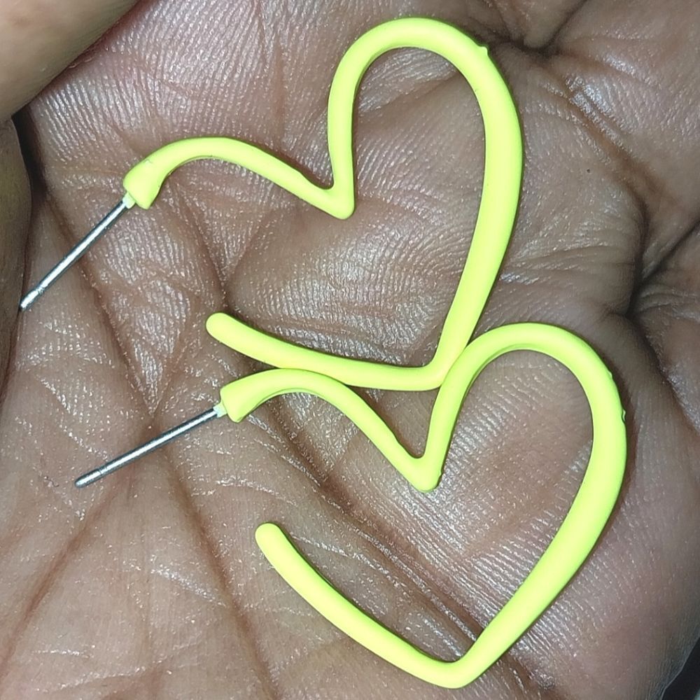 Super cute, heart-shaped fashion earrings
